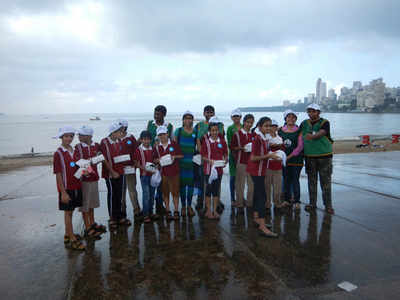 180 volunteers clean Mum beaches following visarjan