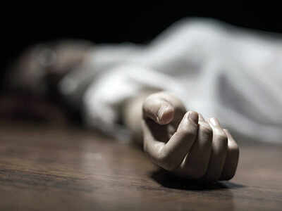 Rebuked by landlord, 16-yr-old kills herself