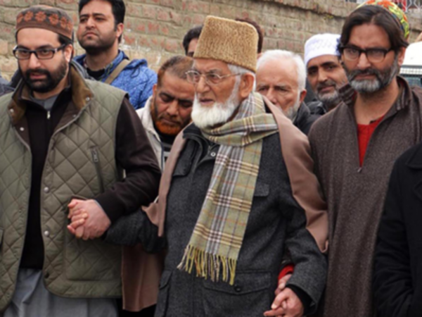 J&K: Security withdrawal of Hurriyat & regional leaders triggers war of words