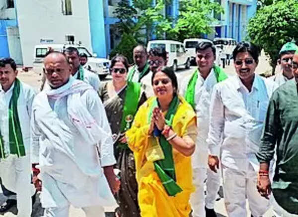 BJP, RJD candidates file nominations for Palamu constituency