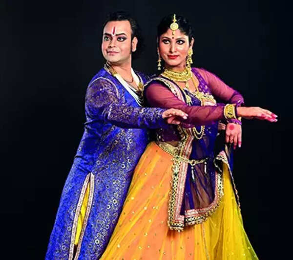 Couple give chemo a ‘hair-raising’ kathak twirl
