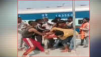 Bihar: Starving migrants fight for food at Katihar railway station 