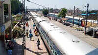 Noida: 3,000 migrant workers travel to Bihar onboard special trains 
