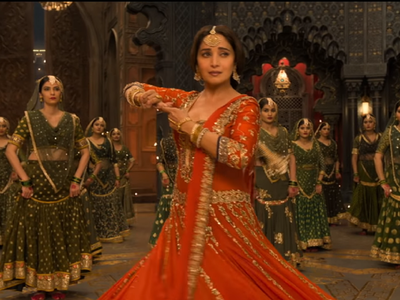 Madhuri Dixit grooves to Tabaah Ho Gaye