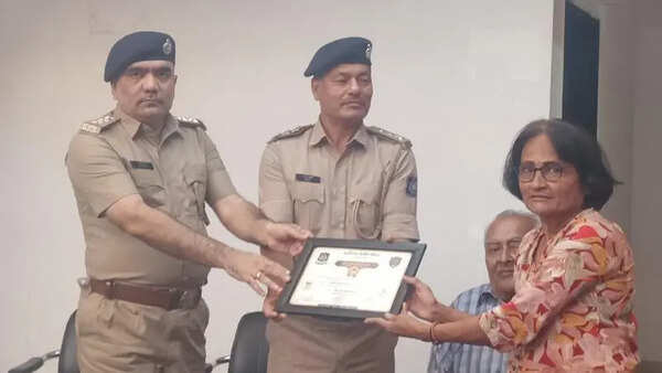 Alert neighbour foils 48-hr ‘digital arrest’, saves Ahmedabad couple’s 23L