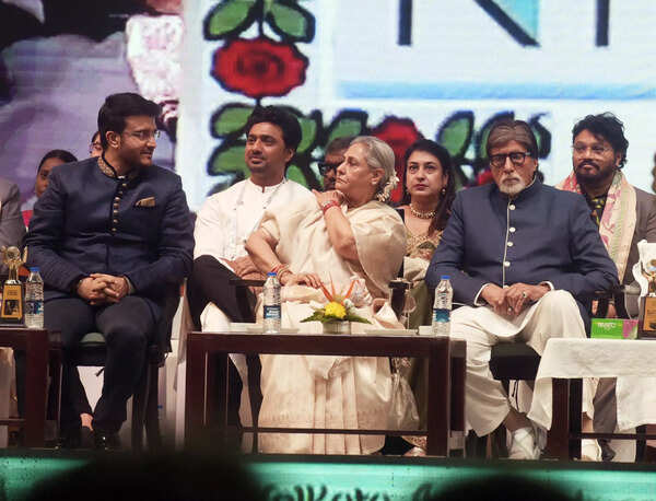 Amitabh Bachchan, Shah Rukh Khan and Arijit Singh steal the show at the glitzy KIFF inauguration