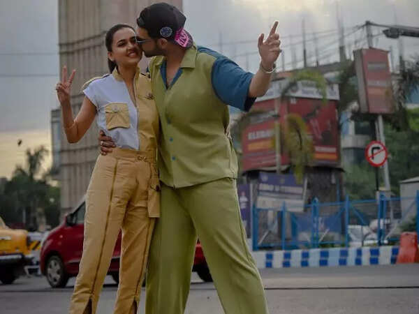 Kathi rolls, sandesh, jhalmuri – Karan Kundrra & I had a blast eating Kolkata food: Tejasswi Prakash