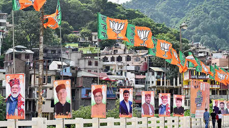 Himachal: BJP deploys top guns, Cong remains tied up with 'internal issues'
