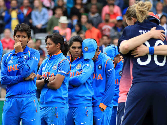 Shrubsole stars as England edge India in World Cup final