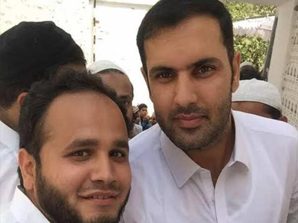 Irfan Pathan, Mohd Nabi offer Friday prayers with locals at mosque