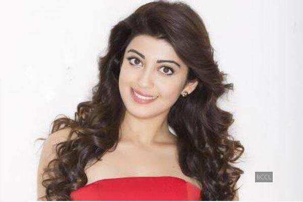 Pranitha Subhash escapes unhurt in road mishap