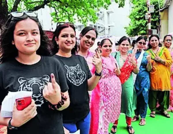 6.4% more women voted than men: EC
