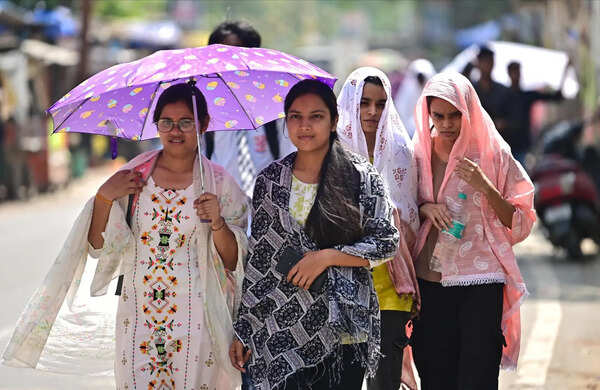 Relentless heat scorches Sangam City, mercury stays above 43°C