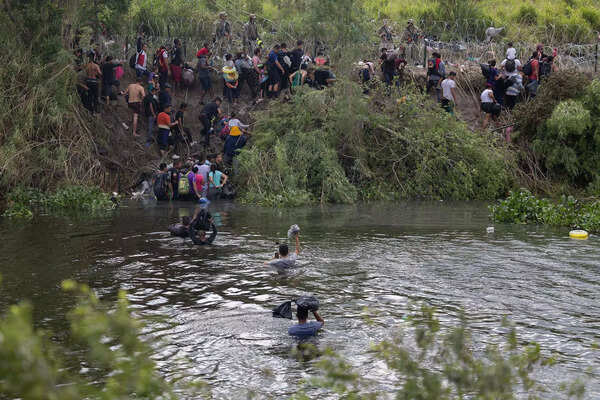 Migrant crossings at the southern border