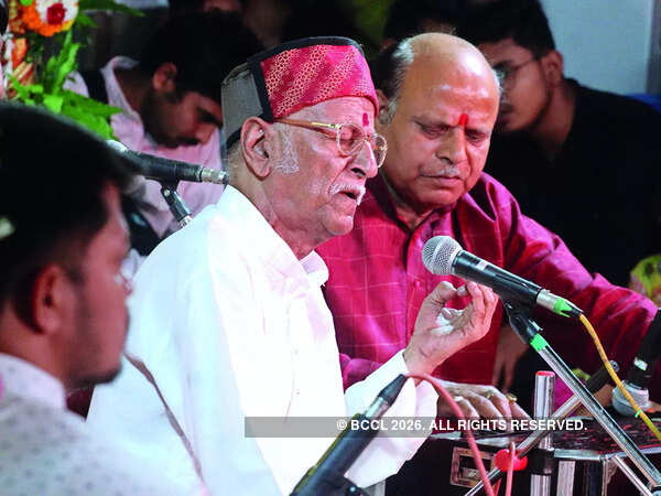 Pt Rajeshwar Acharya