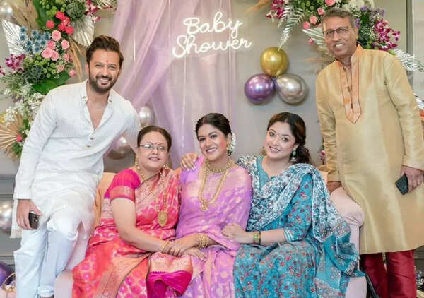 Ishita Vatsal with Fam