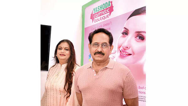 Dr-Upasana-&-DR-P-N-Arora-(yashoda)
