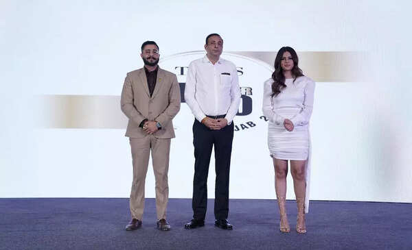 Sponsors with Harnaaz