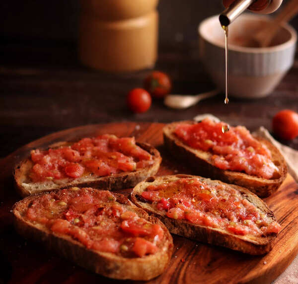 Catalan tomato toast