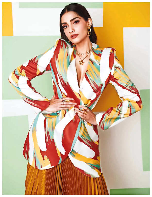 Sonam_Kapoor_Blazer