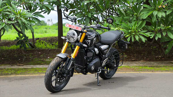 Triumph Speed 400 static front