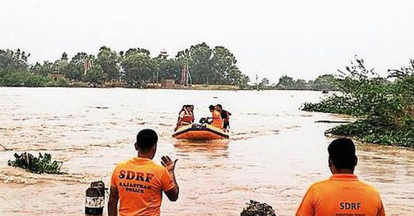 Flood in Hanumangarh villages, SDRF teams in action