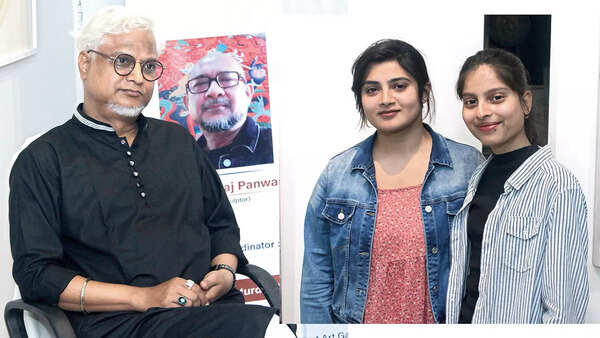 (L) Alok Kumar (R) Shriyanshi and Priyanshi Singh