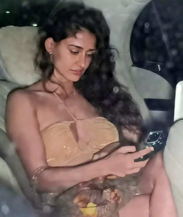 Disha Patani's OOPS moment caught on camera as she steps out in a cut out  dress; See pics
