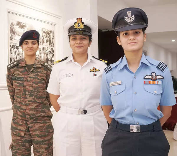 Dare to dream: Women in uniform urge youngsters - Times of India
