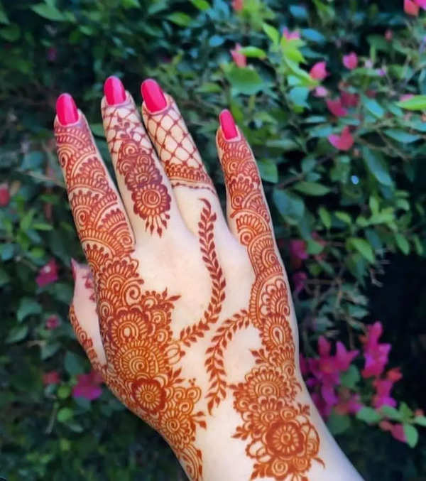 Photo of Half and Half Spaced out Mehendi Design with Names