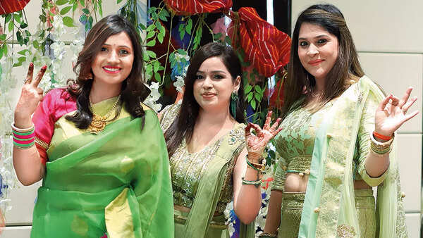 (L-R) Khusbhu, Ayushi and Shobhita