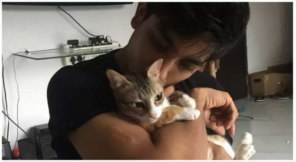 Fahmaan Khan with his cat