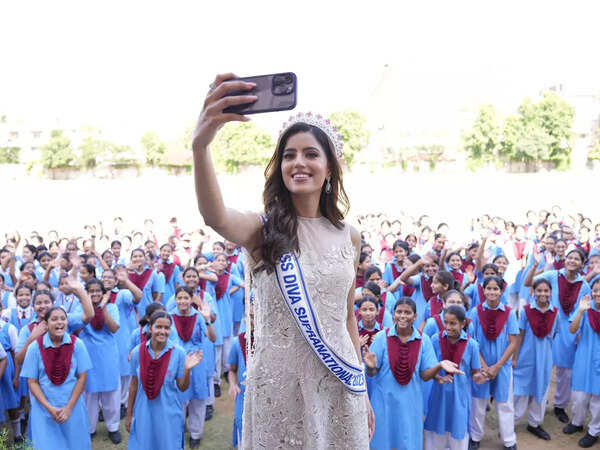 Sonal also paid a visit to her alma mater, Maharani Gayatri Devi Girls' School