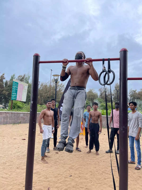 Goan lads mark World Pull Up day with 2000 pull ups Events Movie