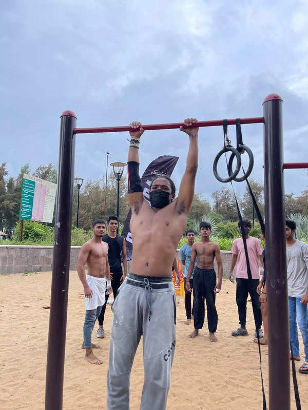 Goan lads mark World Pull Up day with 2000 pull ups Events Movie