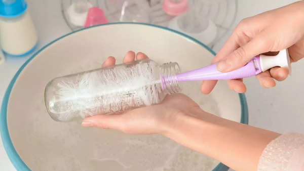 How to clean hot sale plastic baby bottles