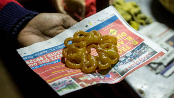 Immediate ban imposed on serving food in newspapers: Here's why it can be dangerous