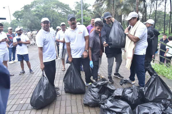 Beach clean up drive