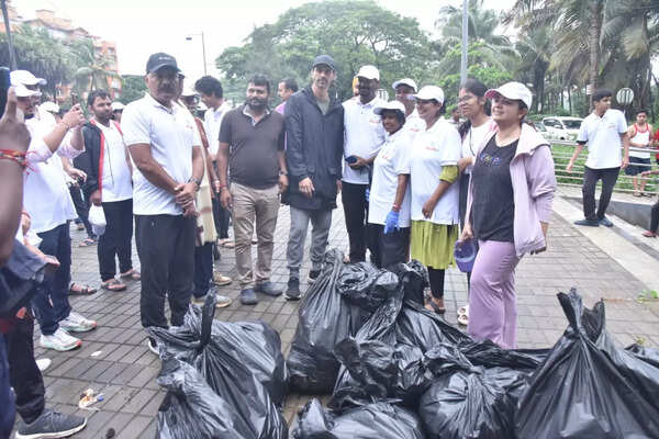 Beach clean up drive in Miramar