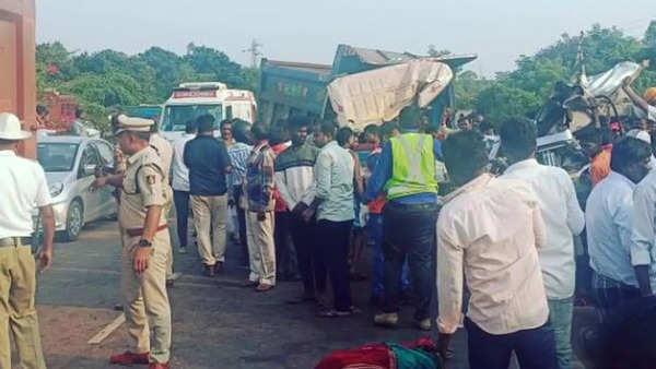 Karnataka: Boy among 7 killed in road accident in Hosapete | Hubballi News – Times of India