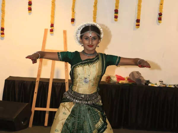 Sanya Tyagi performed Odissi dance