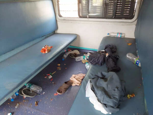 Horror Tale: Bihar train disaster: Scattered shoes, clothes, food stuff ...