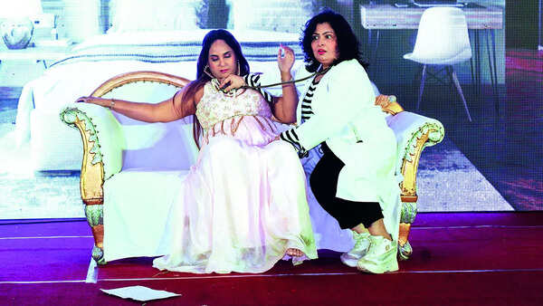 Rashmi (L) and Meenu
