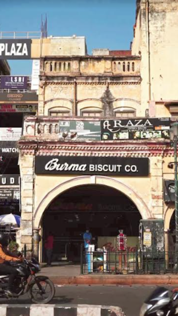 LABYRINTHINE MEMORY LANE