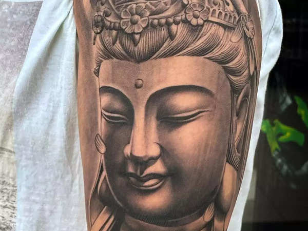 AMAZING BUDDHA TATTOO BY ALLAN GOIS. | Alien tattoo, Tattoo studio, Buddha  tattoo