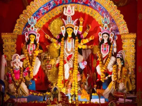 MP: Pandals, eye-catching statues prepared for Navratri festival in Indore