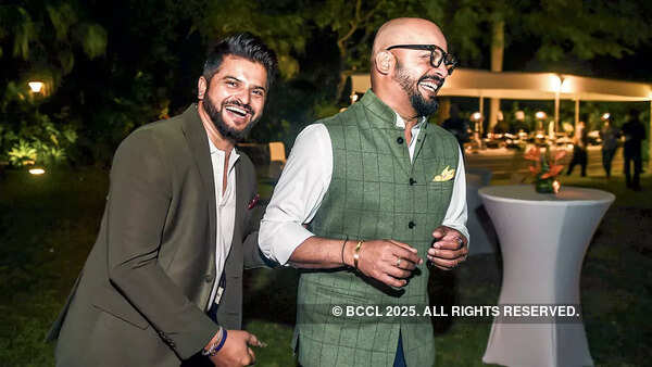 During the evening, Murali Kartik (R) informed the gathering, “We have a Dutch citizen here.” To which Suresh Raina (L) replied, “I am an Indian citizen. After my wife and I got married, I lived in Holland for some time. She used to work in a Dutch bank.” Murali teased, “You are the son-in-law of the Netherlands” Suresh Raina and Murali Kartik