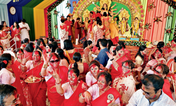 Dussehra delight: Amdavadis spend `175 crore on fafda-jalebi