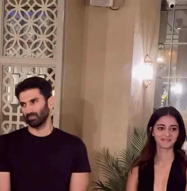 Rumoured love-birds Ananya Panday and Aditya Roy Kapur twin in