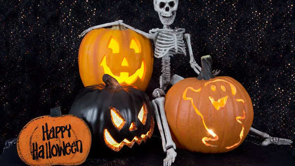 75 Best Halloween Wishes and Spooky Sayings 2023